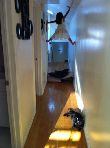 萝莉你是在cosplay蜘蛛侠吗儿童gif搞笑图片