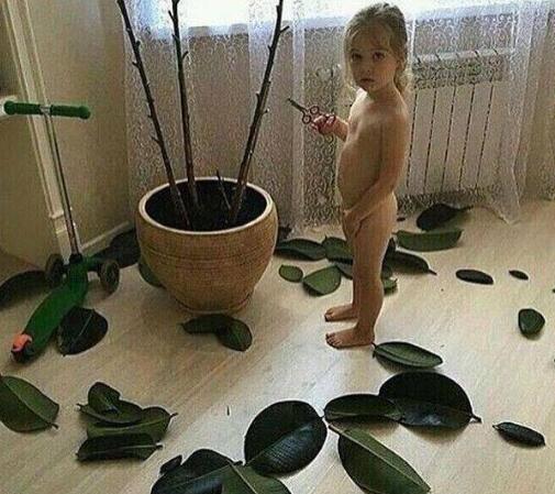 让人头疼的熊孩子儿童gif搞笑图片