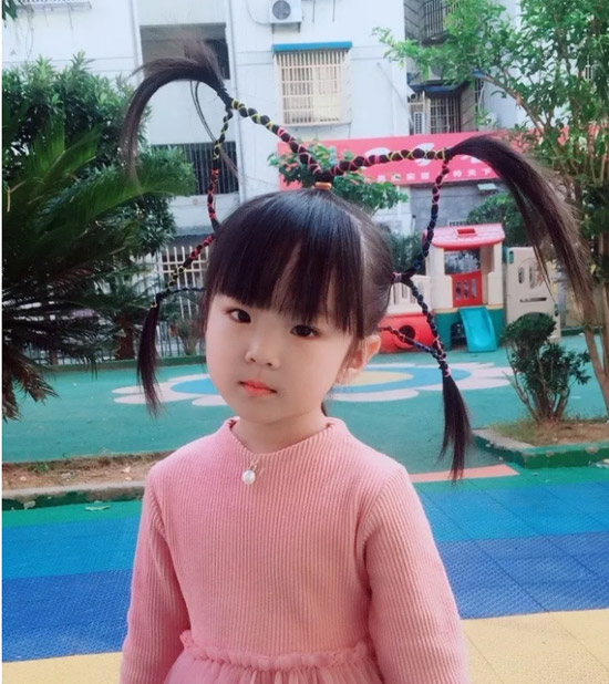 这妈妈一定练过儿童gif搞笑图片