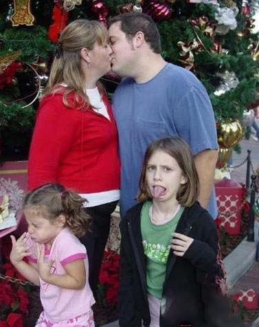 两孩子的表情太亮了儿童gif搞笑图片