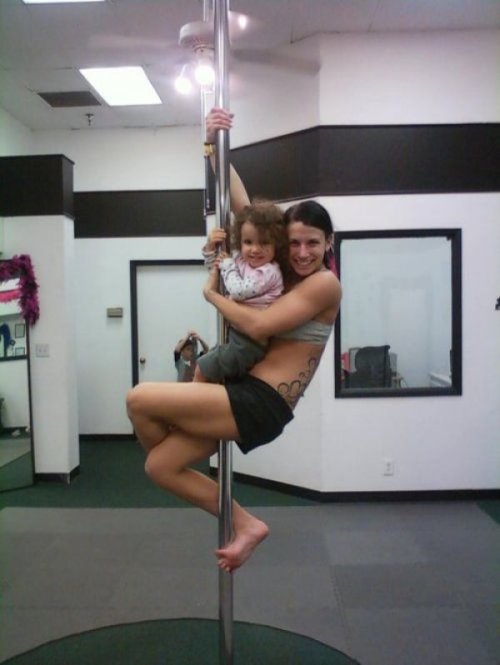 钢管舞从小就练儿童gif搞笑图片