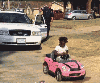 站住！违章停车还敢逃逸儿童gif搞笑图片