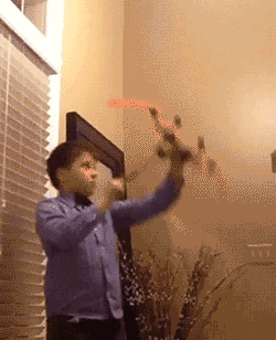 寒冰射手惨被自己虐啊儿童gif搞笑图片