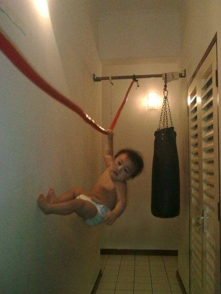 飞檐走壁的儿童儿童gif搞笑图片