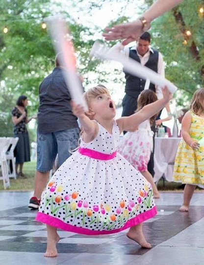 快臣服在我无敌的双刀流下吧儿童gif搞笑图片