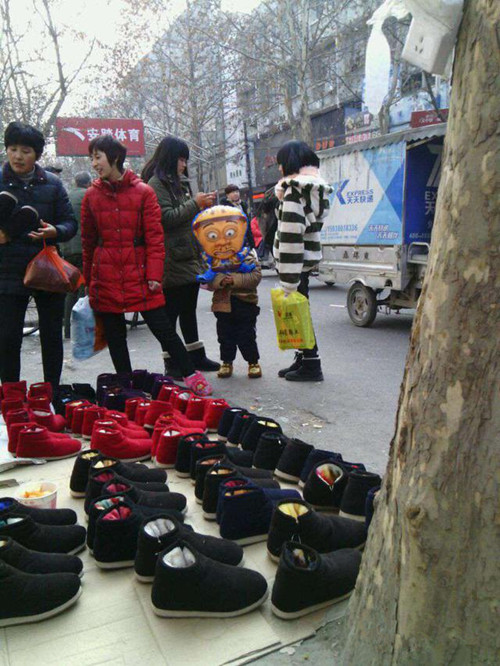 初一看，吓一跳儿童gif搞笑图片