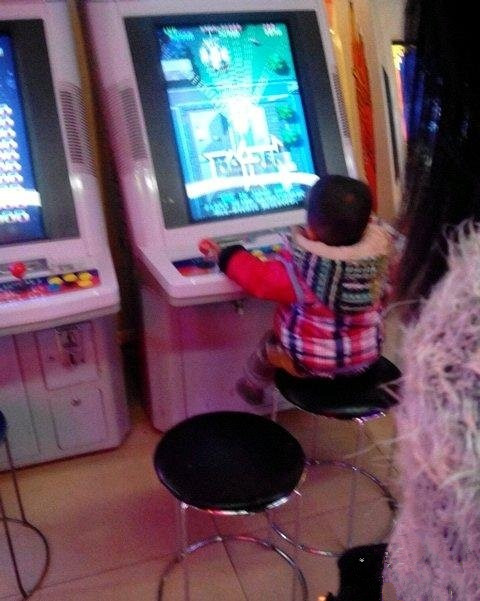 小朋友你这么吊你家人知道吧！！！儿童gif搞笑图片