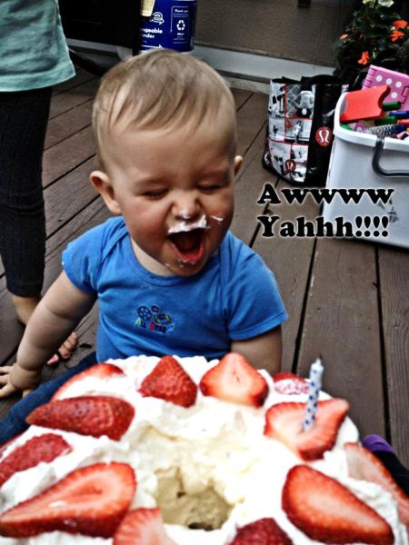 大家对不住了，这蛋糕我包圆了儿童gif搞笑图片