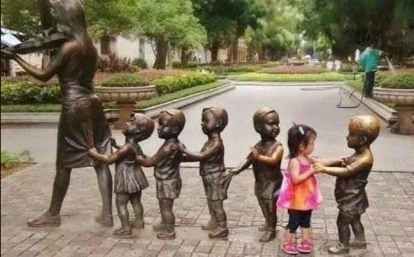 解锁一个小萝莉角色儿童gif搞笑图片