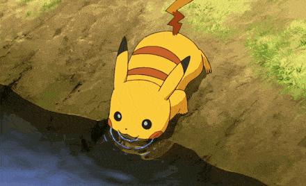 皮卡丘喝水萌翻了儿童gif搞笑图片