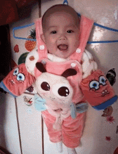 二胎的吧一定是买内裤送的吧！儿童gif搞笑图片