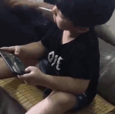 这小学生是要逆天了!大家说说这种孩子要怎么管?儿童gif搞笑图片