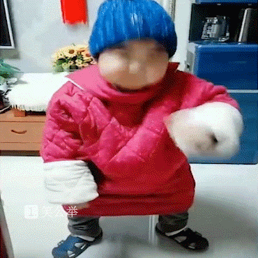 一看到这个摇摆舞，脑海自动脑补了一段BGM儿童gif搞笑图片