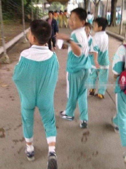 太性感了额，美女们看过来，最潮穿衣搭配~儿童gif搞笑图片