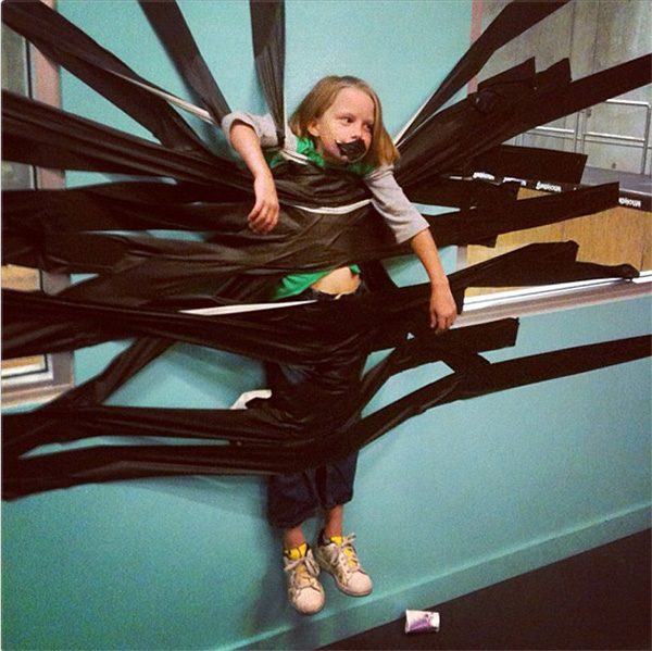 修得此招，定能降服各种熊孩子儿童gif搞笑图片