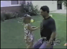 知道敌方的弱点方能百战百胜，哈哈儿童gif搞笑图片