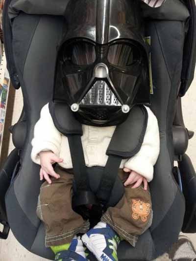 坐车做好一切保护措施儿童gif搞笑图片