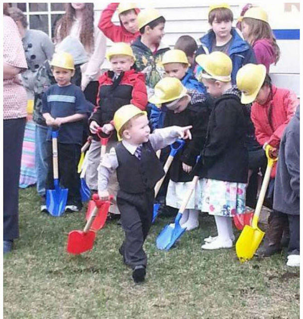 你，你，王小明，安静点，排好队！儿童gif搞笑图片