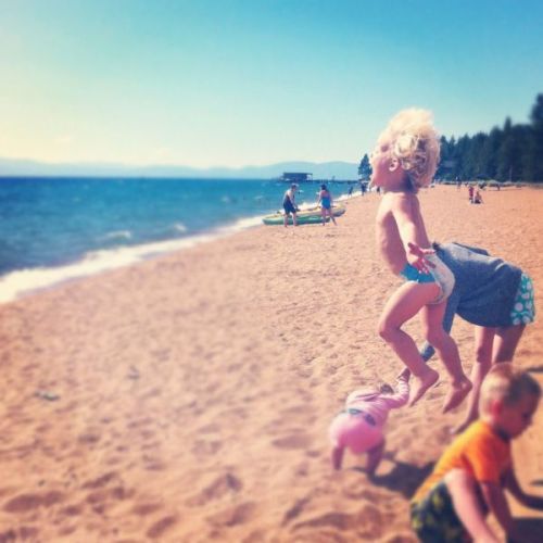 有点人马的感觉儿童gif搞笑图片