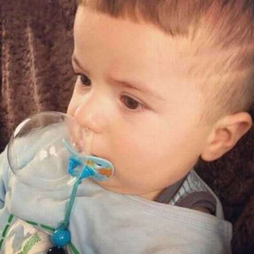 好大的鼻涕泡儿童gif搞笑图片