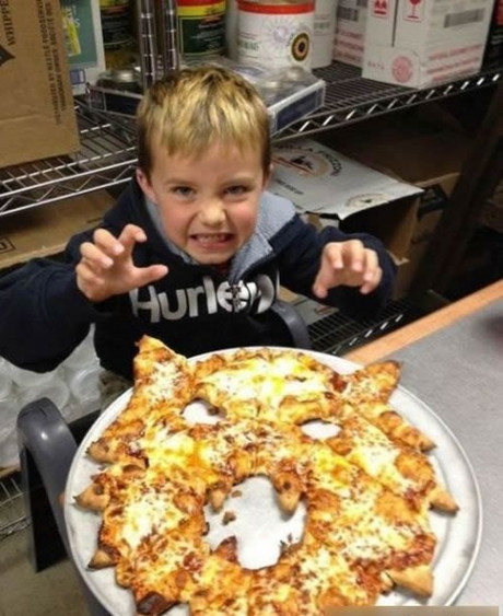 熊孩子又欠揍了儿童gif搞笑图片