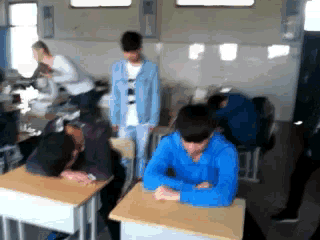 小小年纪，口味倒挺重儿童gif搞笑图片