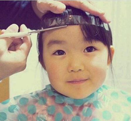 教你如何剪刘海儿童gif搞笑图片