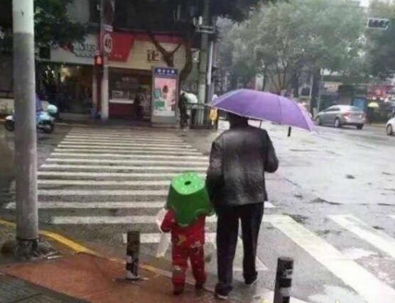 坑孩子的另一种方式儿童gif搞笑图片