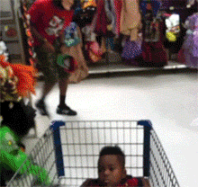 孩子都要被吓傻了~儿童gif搞笑图片