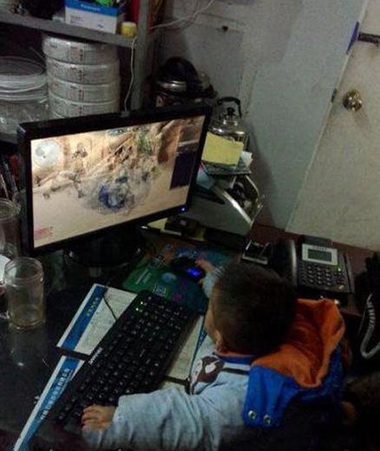 放假时，你的队友有可能就是他~儿童gif搞笑图片