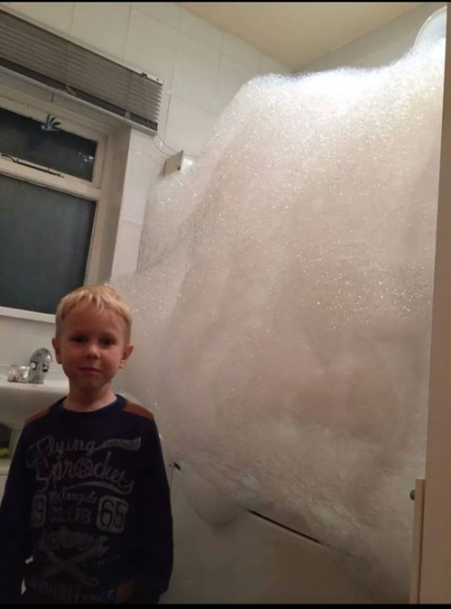 麻麻，我想洗个泡泡澡儿童gif搞笑图片