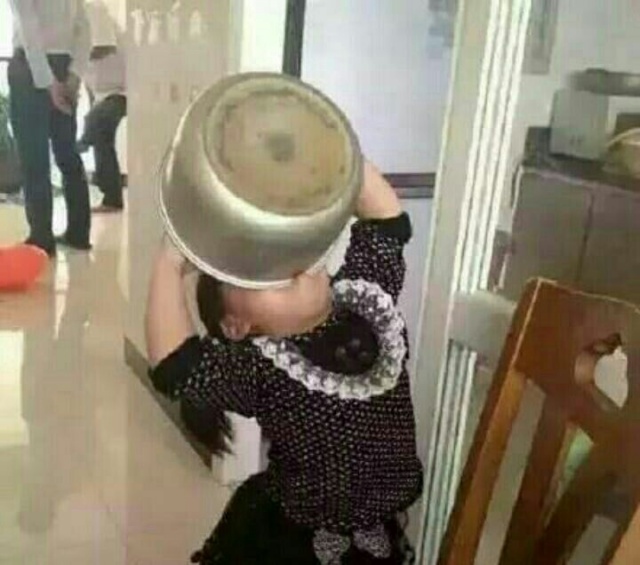 我从来不知道什么叫“有点饱”，“半饱”，“七分饱”，我只知道“老子还没撑死，继续吃啊！！！”儿童gif搞笑图片