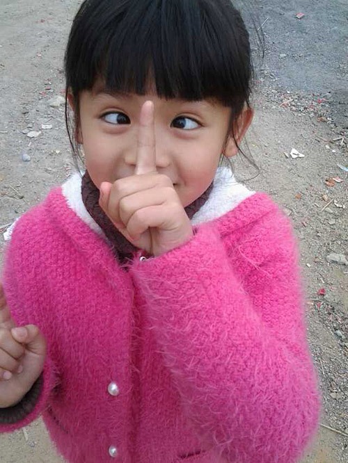 斗鸡眼神是这样炼成的儿童gif搞笑图片