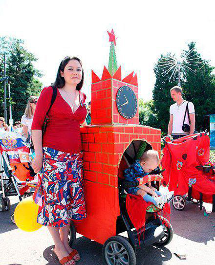 这儿童车真是高大上啊儿童gif搞笑图片