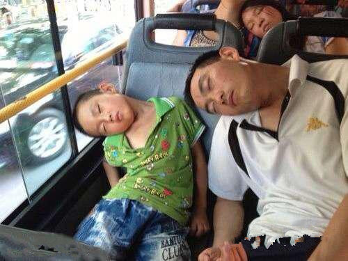 此二人定有血缘关系儿童gif搞笑图片