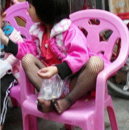 家有熊孩子儿童gif搞笑图片