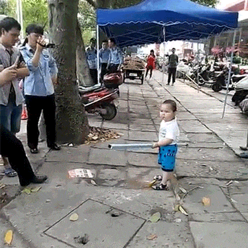 人小鬼大儿童gif搞笑图片