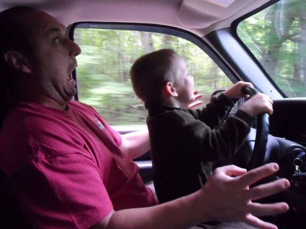 别让老爸带孩子儿童gif搞笑图片