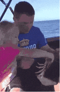 来人啊，坑爹啦儿童gif搞笑图片