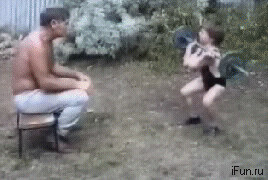 粑粑，请收下这件贵重的礼物儿童gif搞笑图片