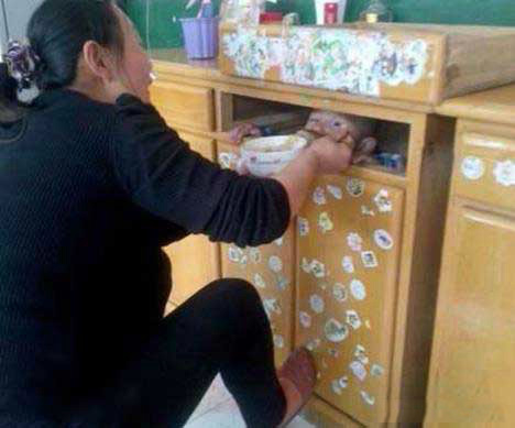 没吃完不许出来，强悍麻麻的喂孩子大法儿童gif搞笑图片