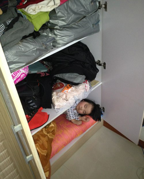 不睡寻常床的小朋友儿童gif搞笑图片