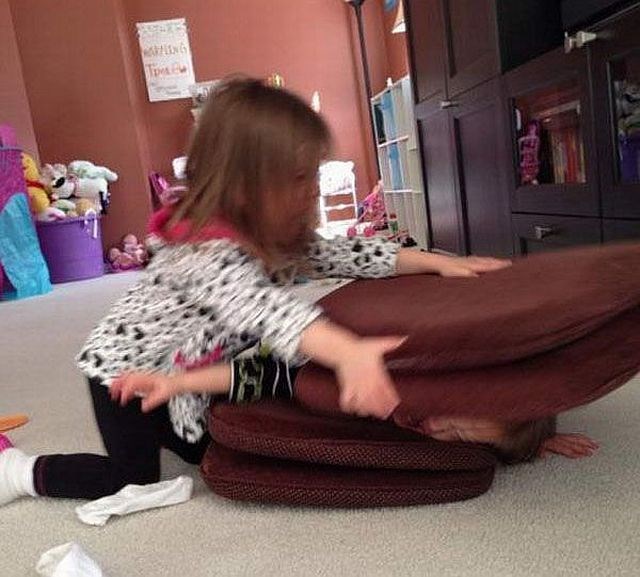 好凶猛的姐姐儿童gif搞笑图片