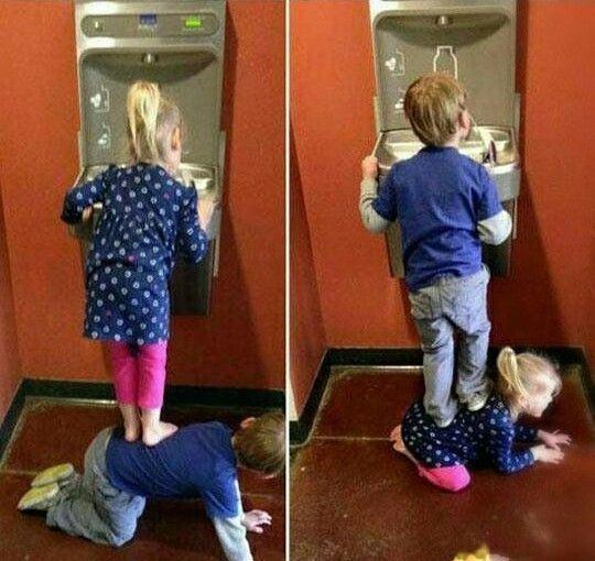 只有儿时才会觉得男女是平等的儿童gif搞笑图片