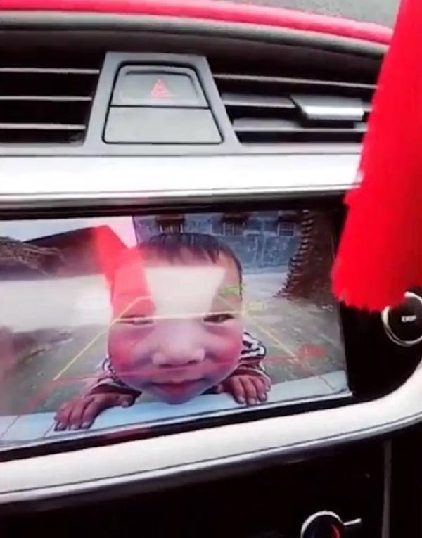 倒车惊魂儿童gif搞笑图片