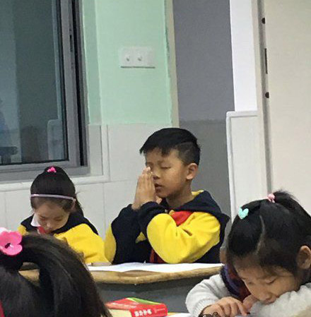 天灵灵，地灵灵，让我考试得一百分儿童gif搞笑图片