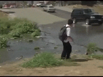 小学生懵了，这下该怎么上学?儿童gif搞笑图片