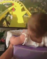 穷人家的孩子，也能看4D电影儿童gif搞笑图片