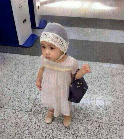 萌化了儿童gif搞笑图片