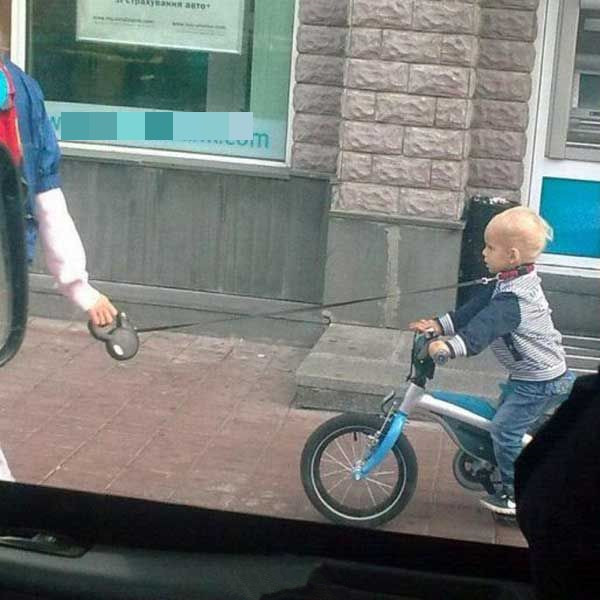 如今带孩子已经用这种方法了儿童gif搞笑图片